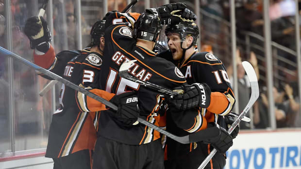 Anaheim-Ducks-Harry-How.jpg
